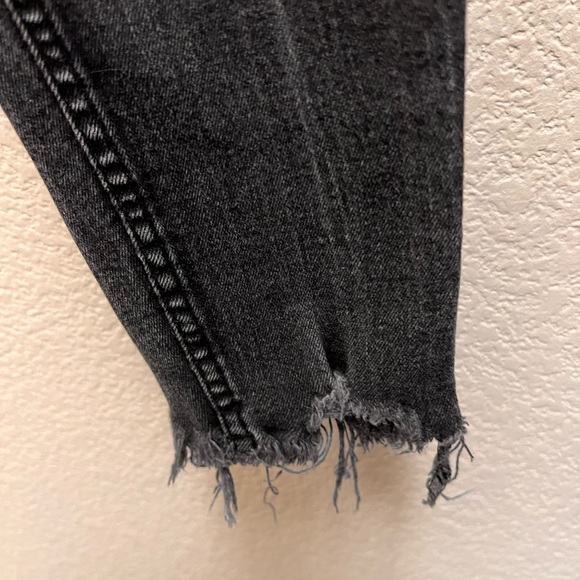 Skinny Low rise busted Knee, Dark Wash size 04 Jeans Streetwear perfect w Boots - Picture 3 of 6